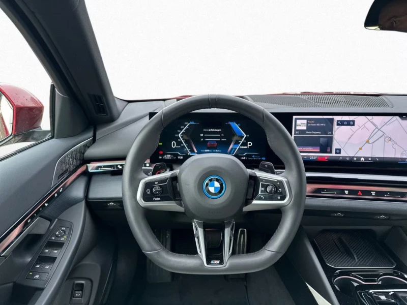 BMW 550 PHEV/489HP/xDRIVE/MSPORT-PRO/B&W/360/ICONIC/889v, снимка 8 - Автомобили и джипове - 53336757