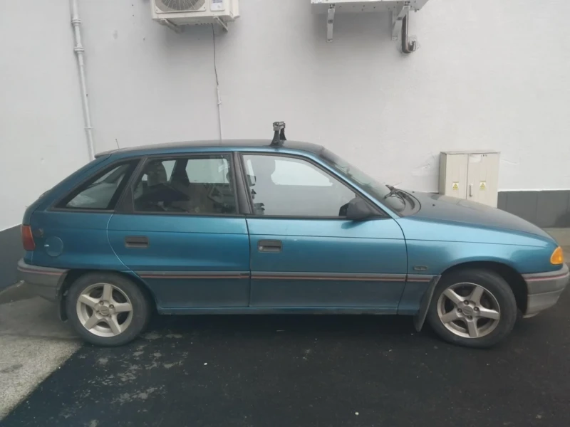 Opel Astra 1.6SE, снимка 3 - Автомобили и джипове - 53360100