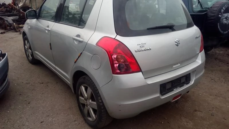 Suzuki Swift 1.3 , снимка 2 - Автомобили и джипове - 21333109