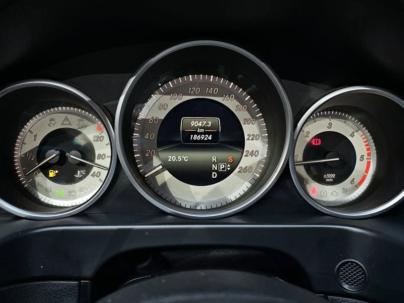 Mercedes-Benz E 220 E220 CDI Avantgarde| 170к.с.| ВКЛ.ТЕХНОТЕСТ, снимка 8 - Автомобили и джипове - 55217959