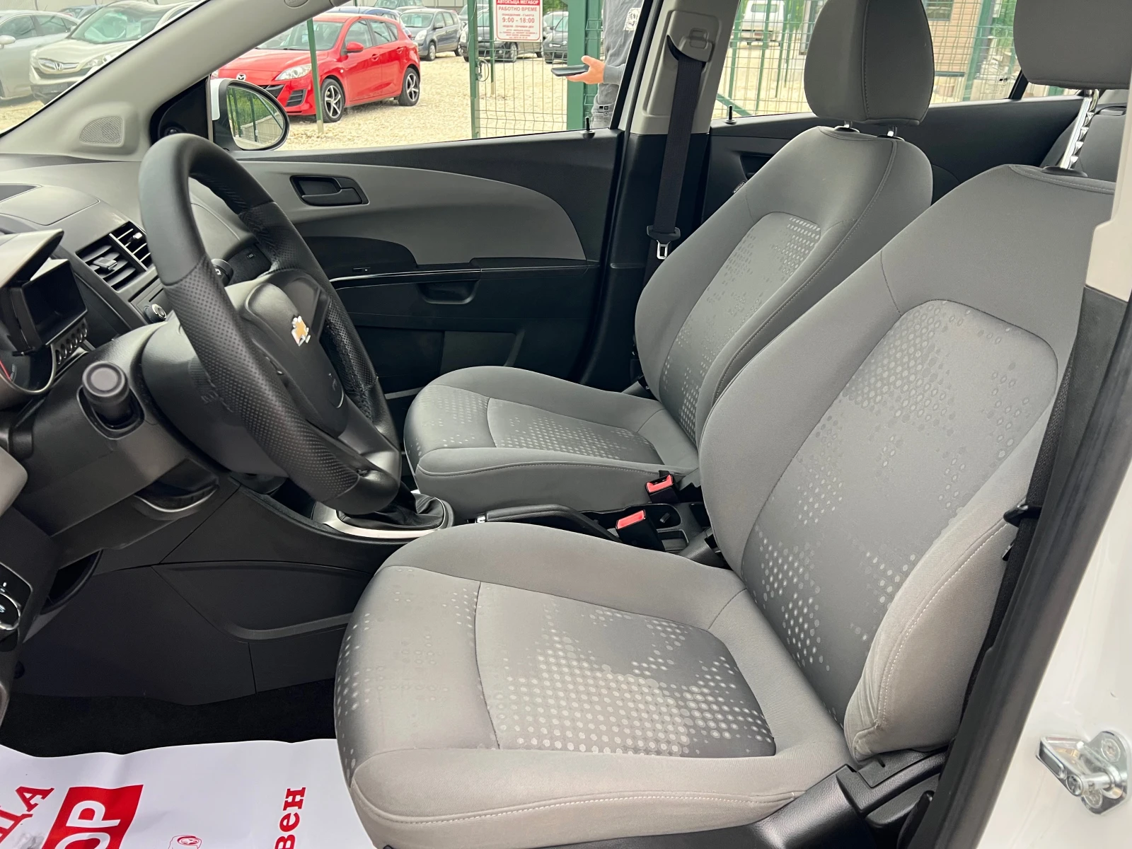 Chevrolet Aveo 1.2i 16v/75p.s-Sedan-Euro 5 - изображение 10