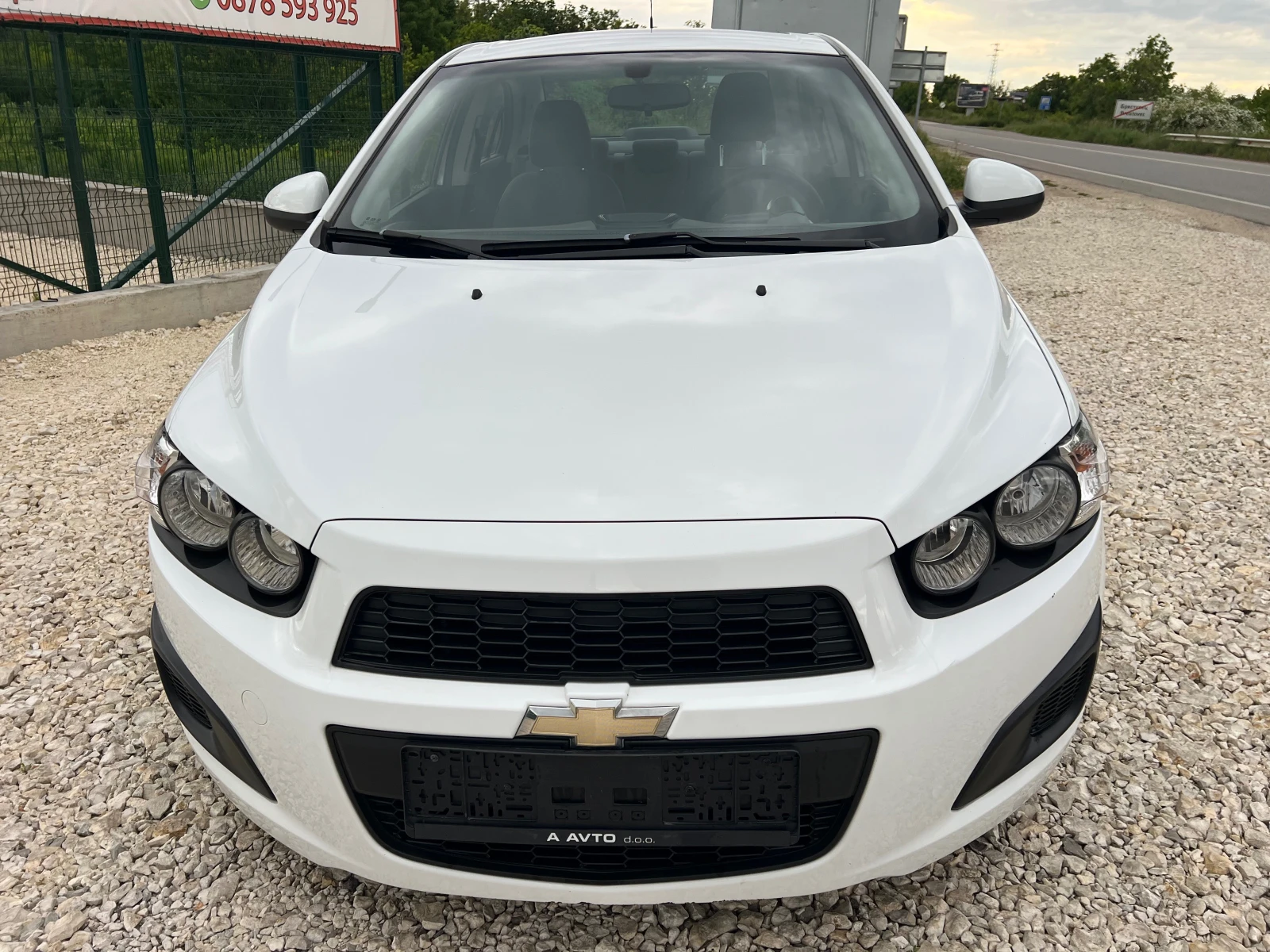 Chevrolet Aveo 1.2i 16v/75p.s-Sedan-Euro 5 - изображение 5