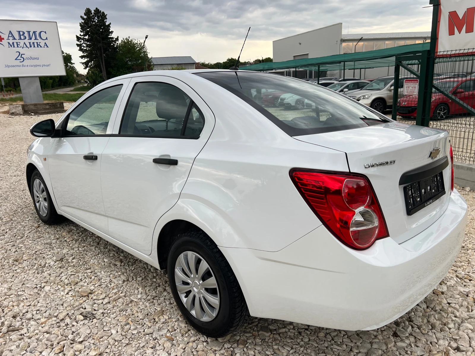 Chevrolet Aveo 1.2i 16v/75p.s-Sedan-Euro 5 - изображение 4