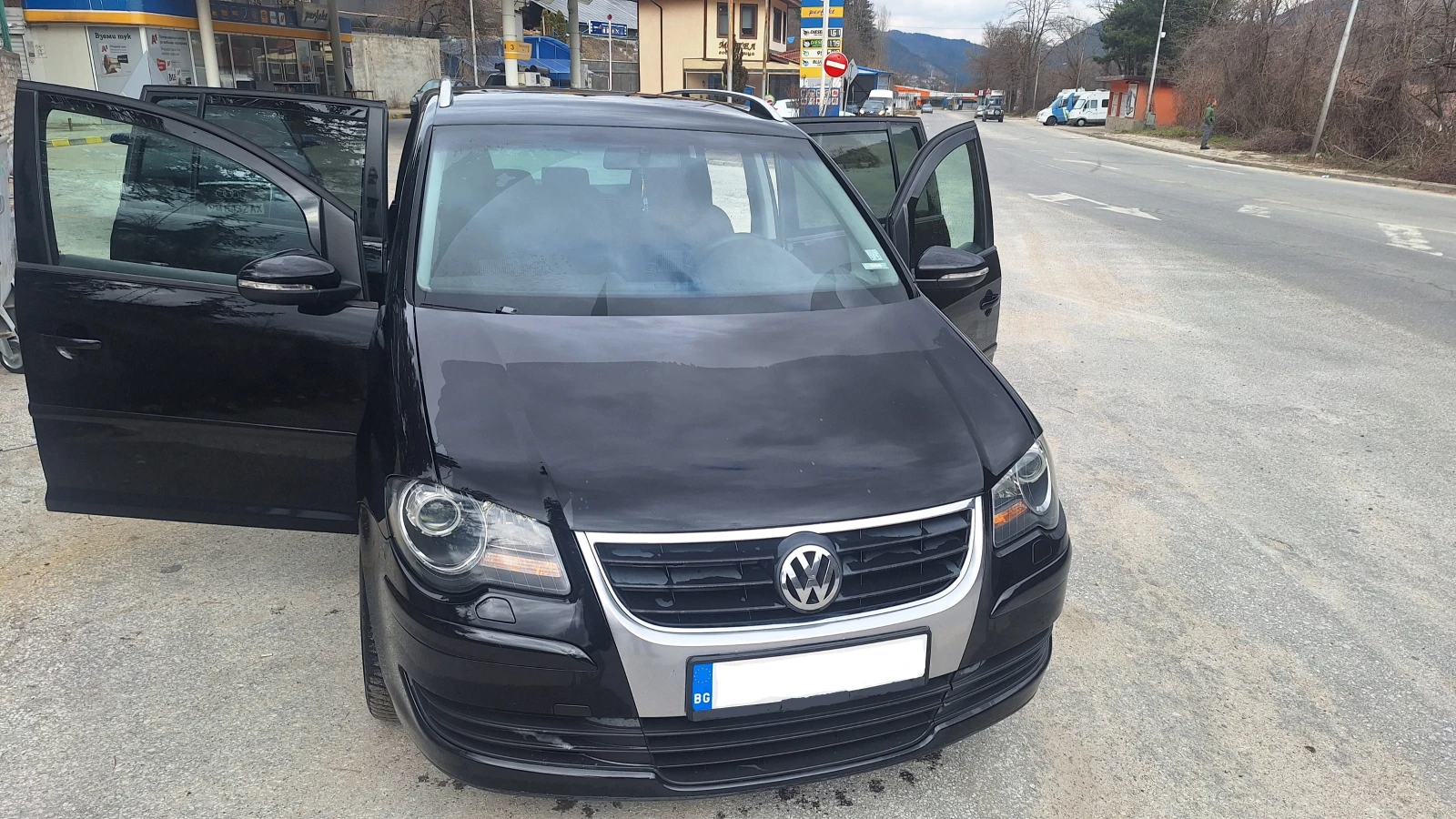 VW Touran, снимка 2 - Автомобили и джипове - 53952829