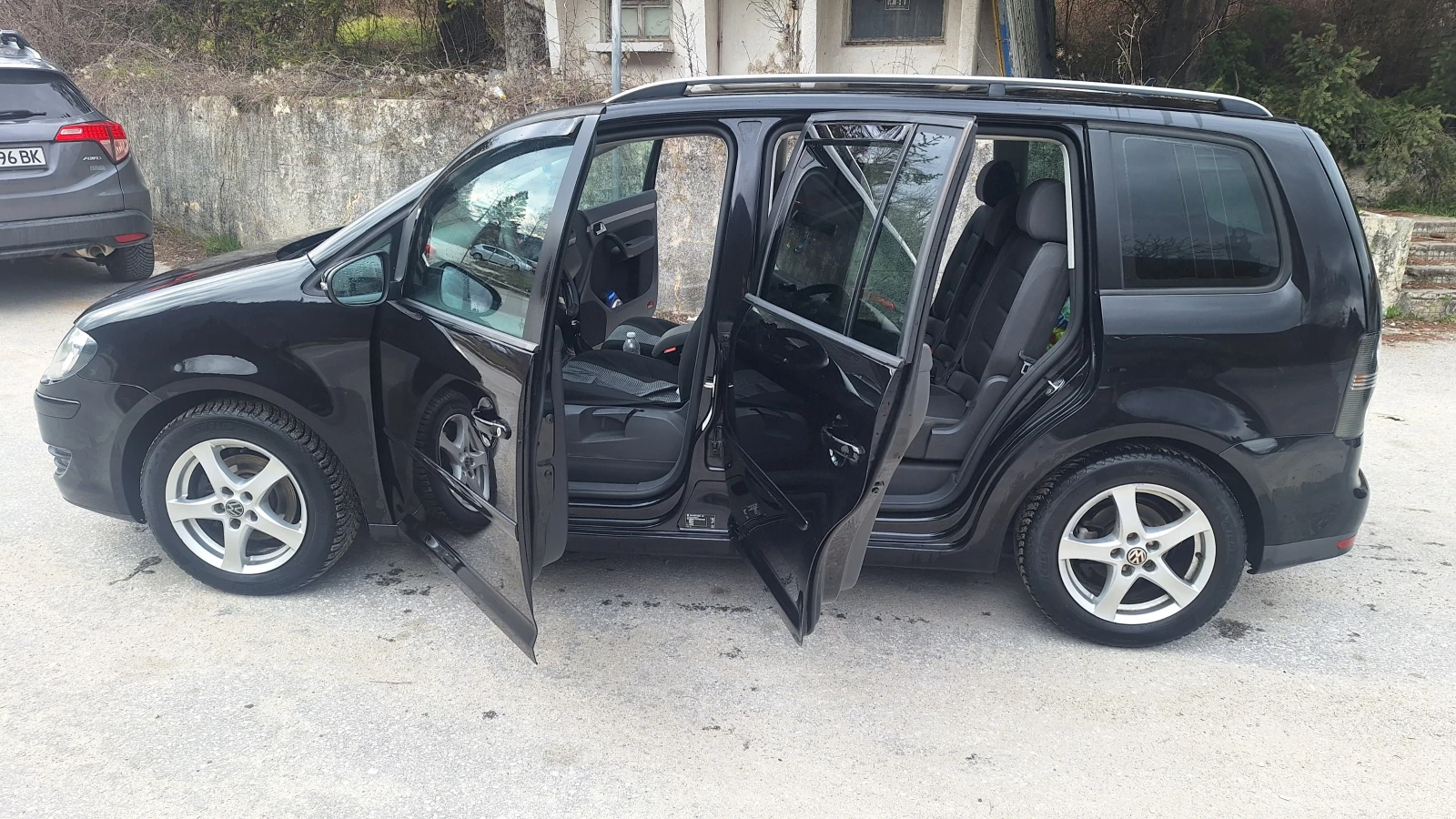 VW Touran, снимка 3 - Автомобили и джипове - 53952829