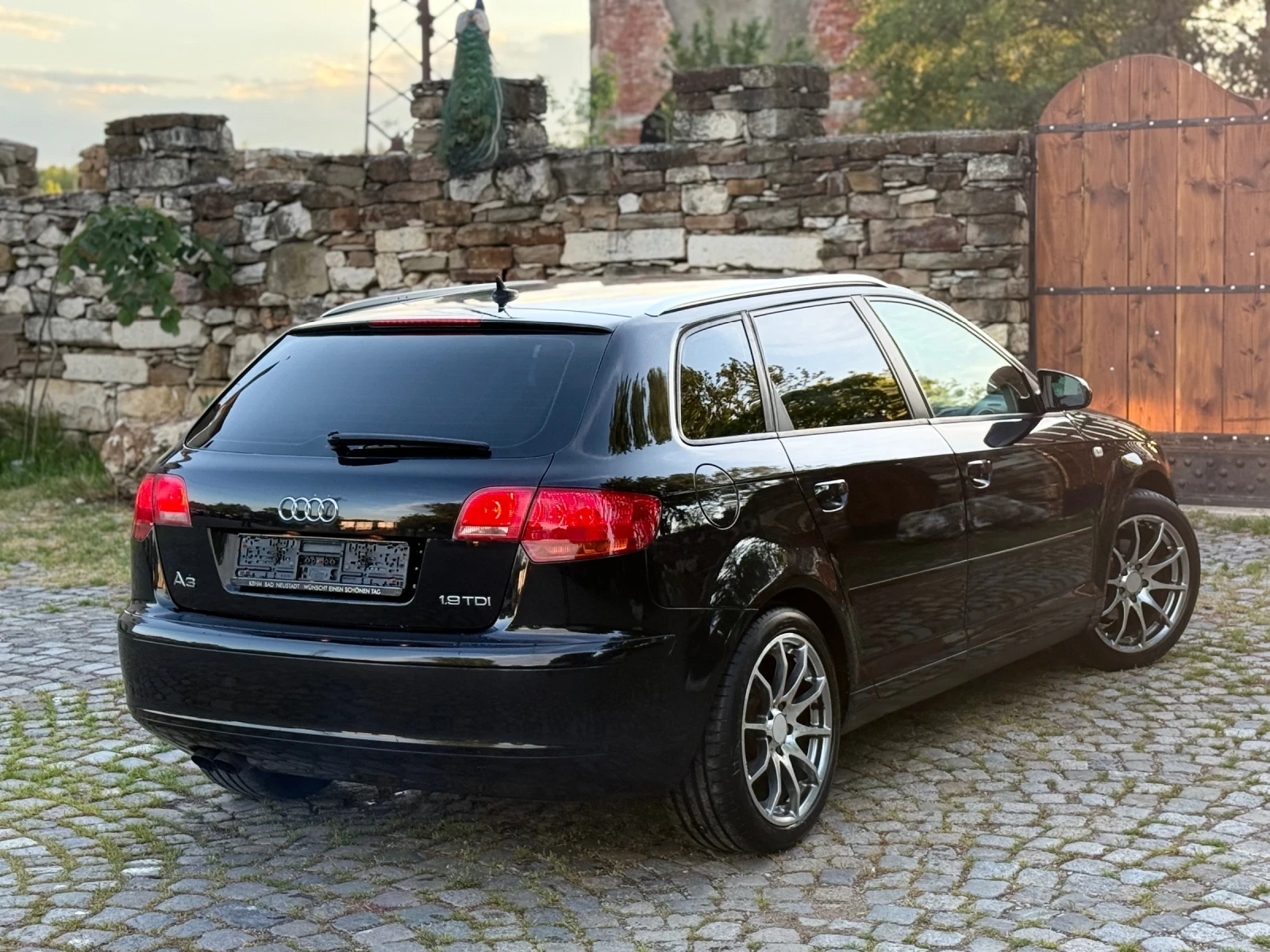 Audi A3 1.9 105 Sportback* * * Перфектна, снимка 2 - Автомобили и джипове - 54570302