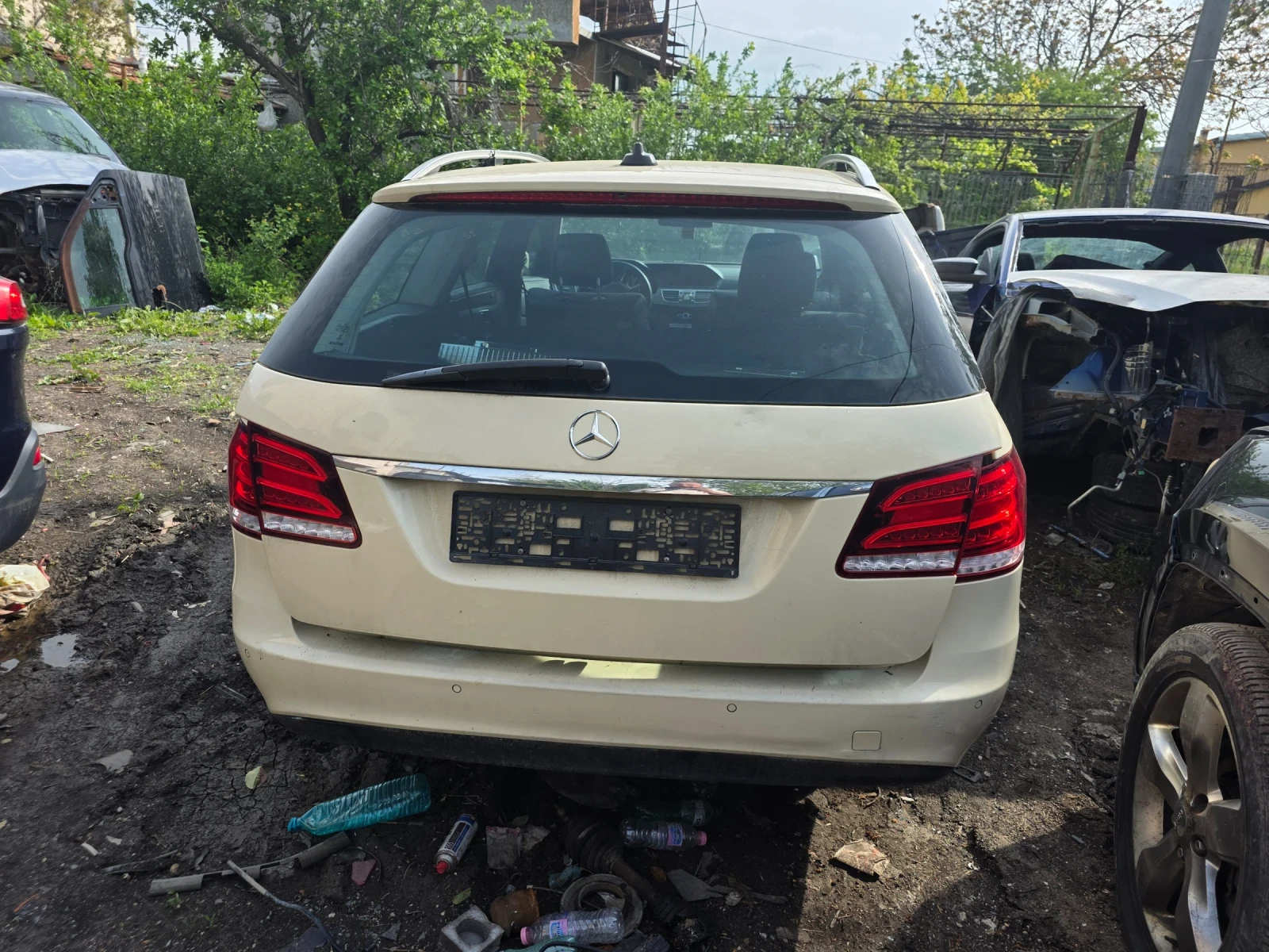 Mercedes-Benz E 220, снимка 2 - Автомобили и джипове - 54654140