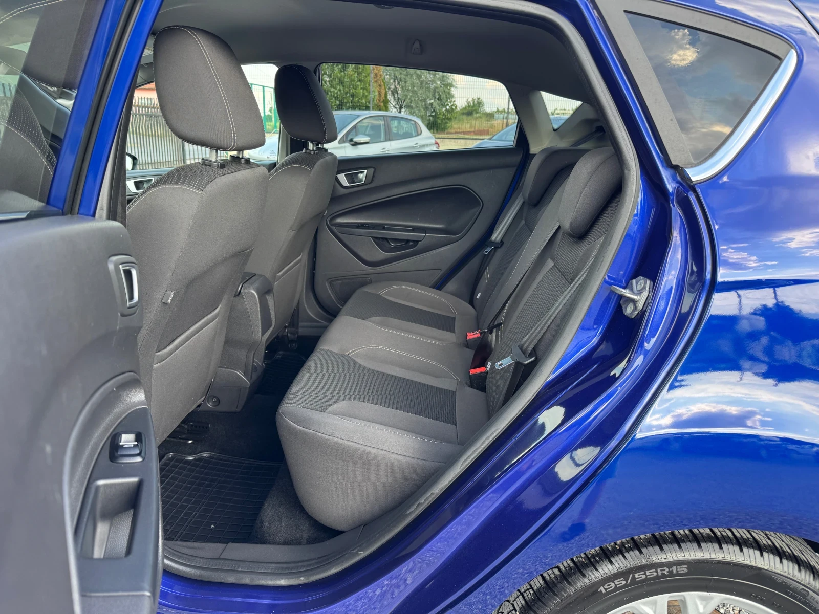 Ford Fiesta 1.5D Face!! Navi!! Led!! Euro 6, снимка 15 - Автомобили и джипове - 55071301