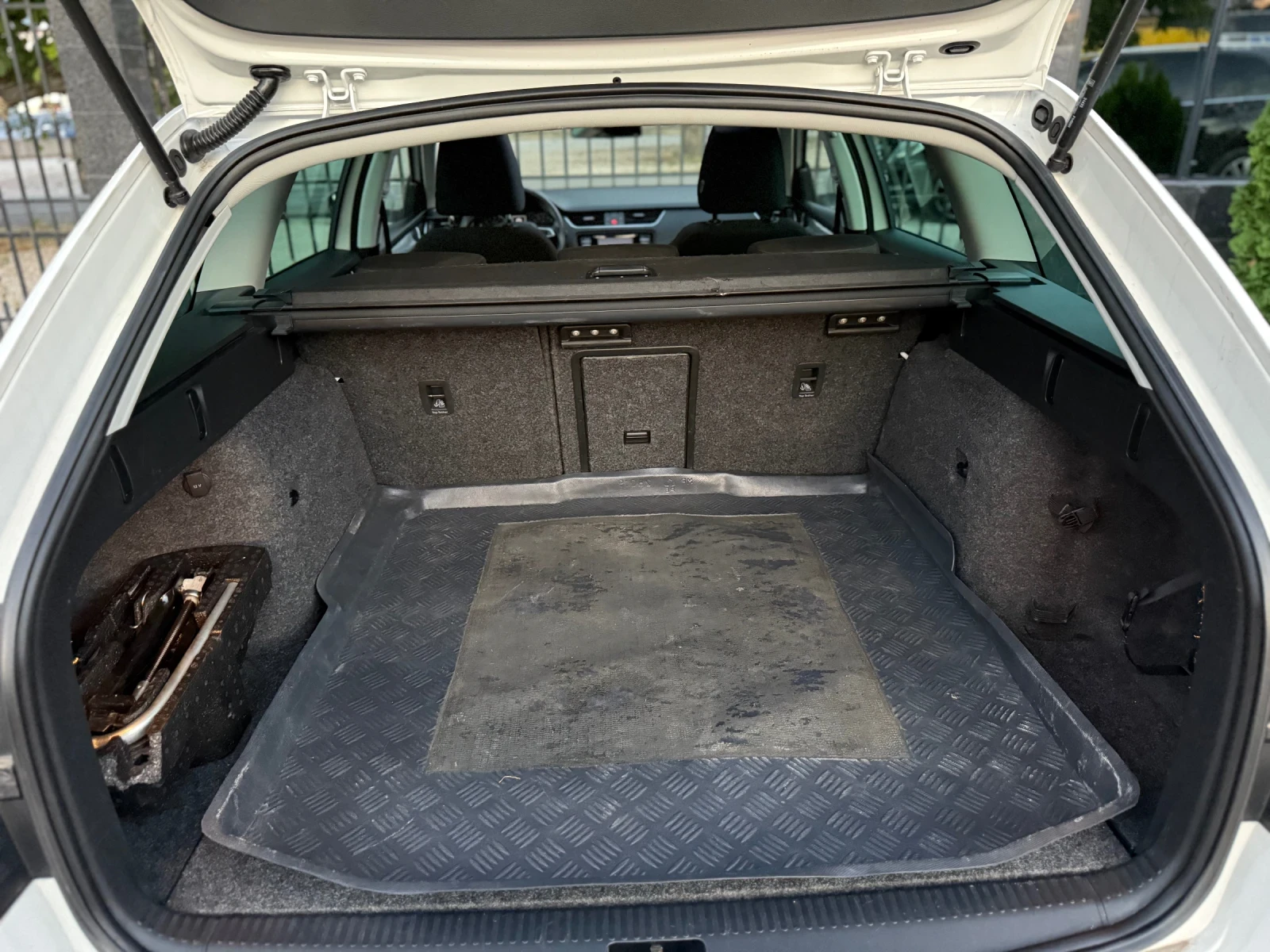 Skoda Octavia DSG/Navi/PANO, снимка 15 - Автомобили и джипове - 55243144