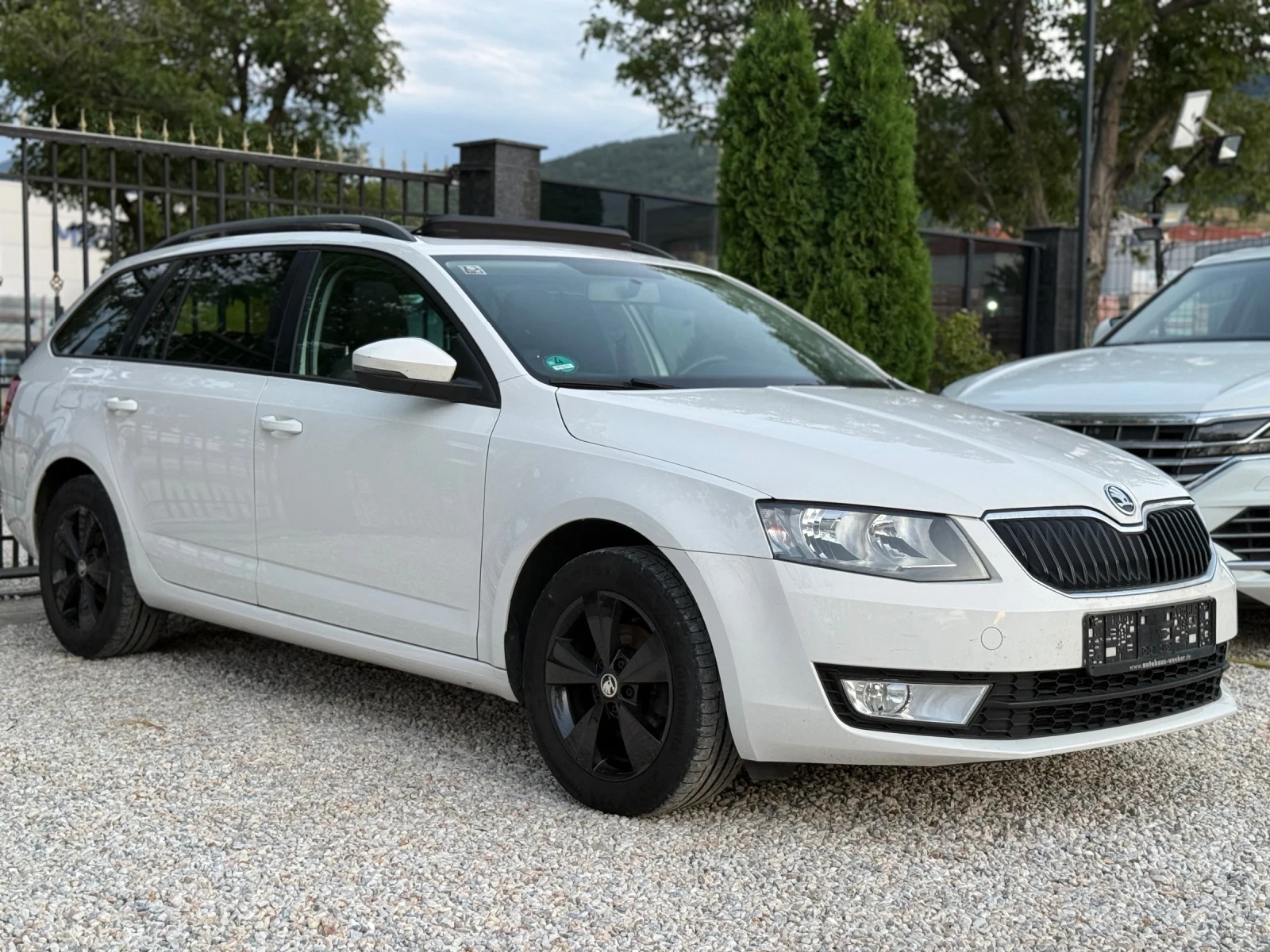 Skoda Octavia DSG/Navi/PANO, снимка 2 - Автомобили и джипове - 55243144