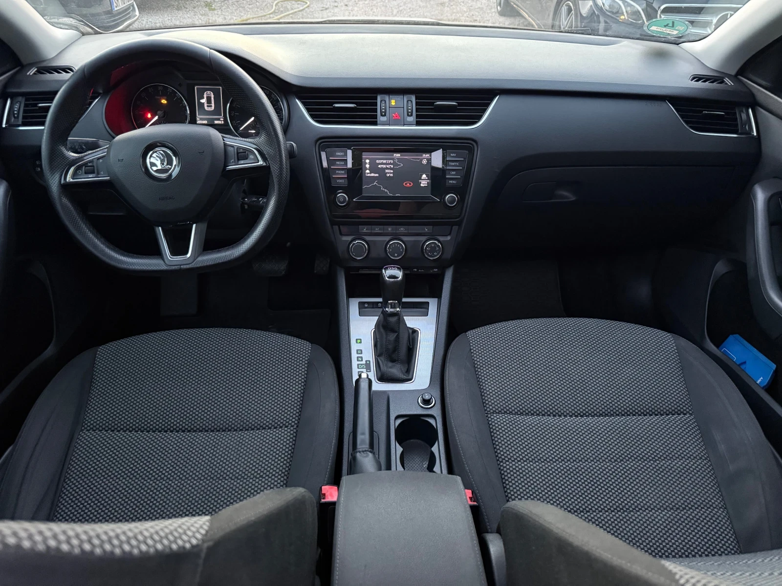 Skoda Octavia DSG/Navi/PANO, снимка 6 - Автомобили и джипове - 55243144