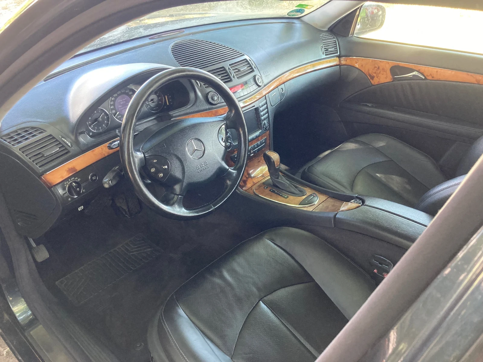 Mercedes-Benz E 320 3.2 V6 5G На Задно Без Газ, снимка 11 - Автомобили и джипове - 55638811
