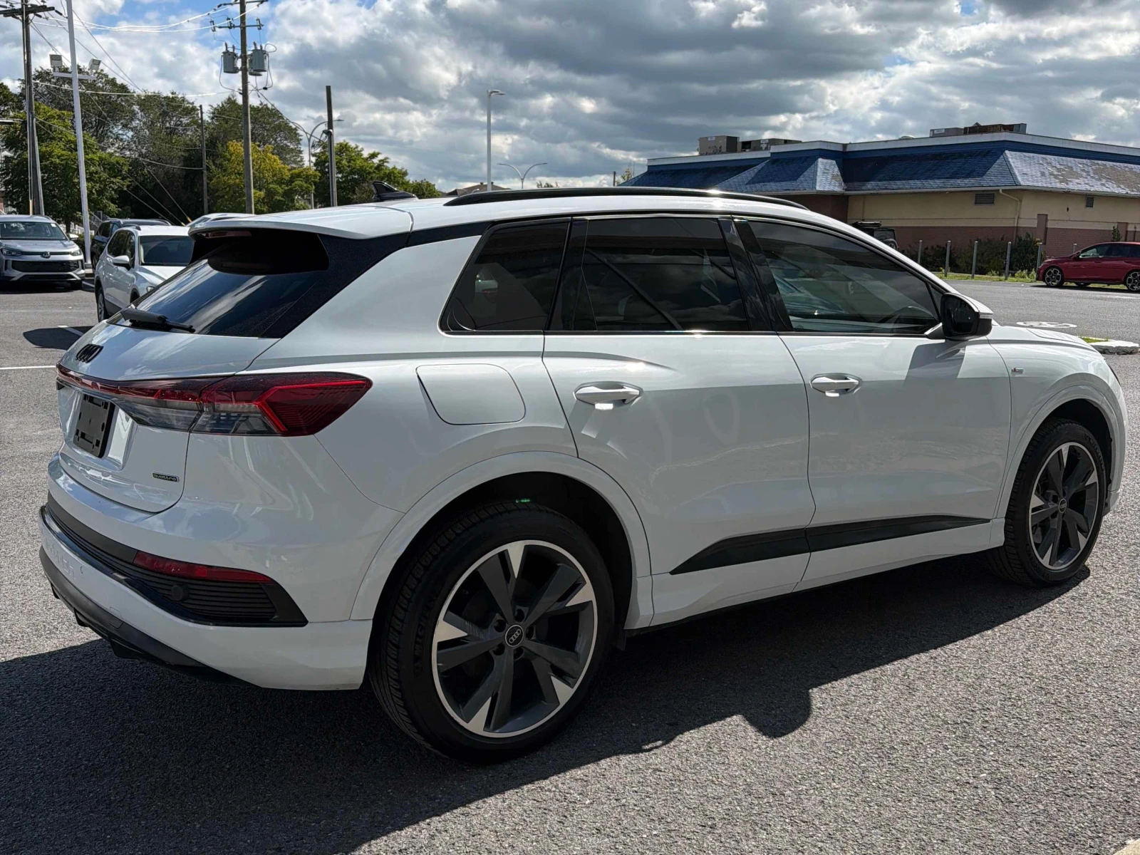 Audi E-Tron / Q4 / ОТ ПРЕДСТАВИТЕЛСТВО / АВТОКРЕДИТ, снимка 3 - Автомобили и джипове - 56134340