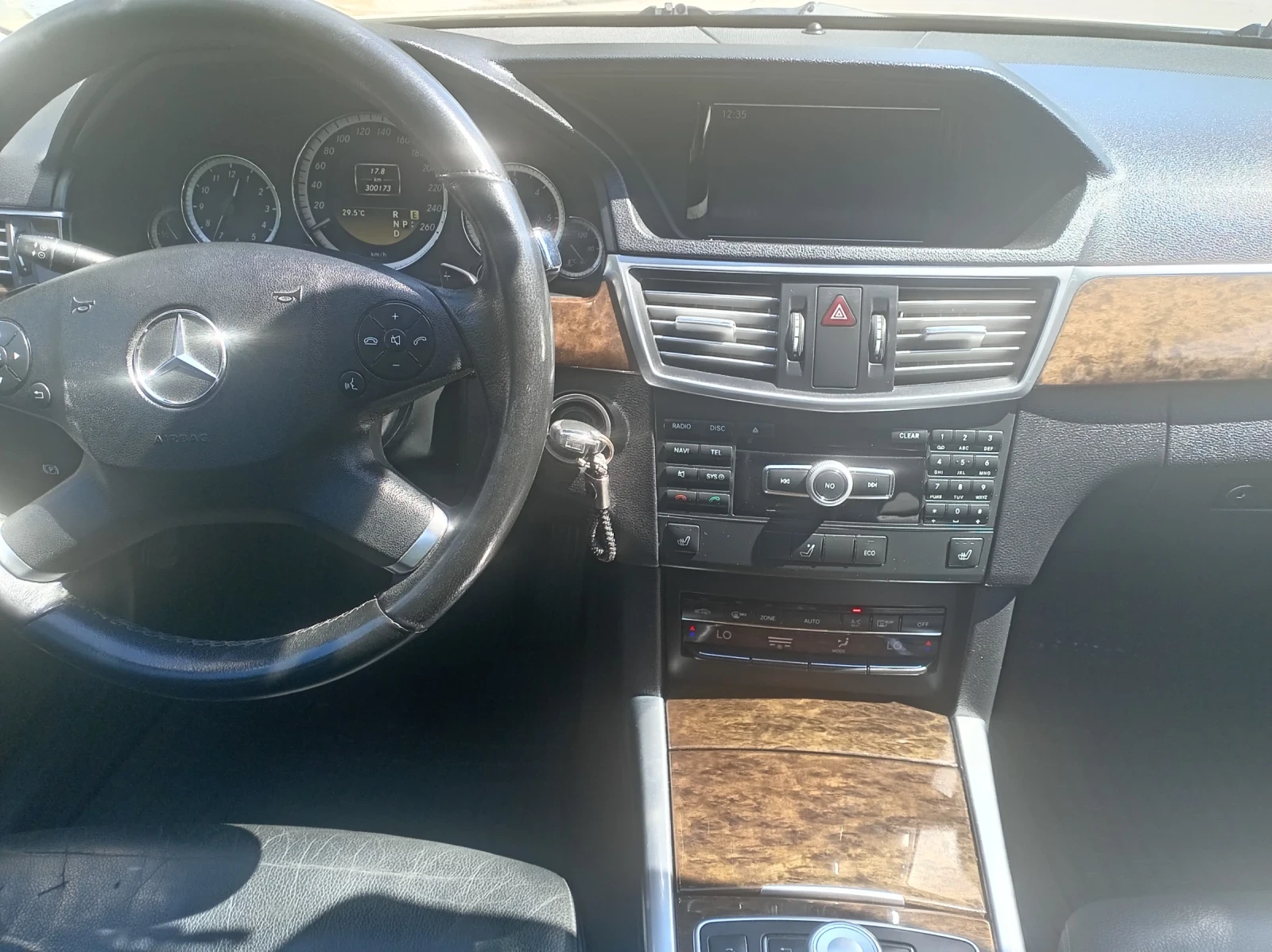 Mercedes-Benz E 200, снимка 4 - Автомобили и джипове - 56423612