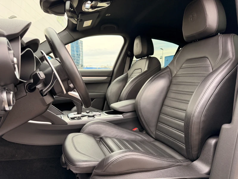 Alfa Romeo Stelvio VELOCE-Facelift-KEYLES-ПОДГРЕВ-КОЖА-УНИКАТ-170Х.КМ, снимка 11 - Автомобили и джипове - 53597495