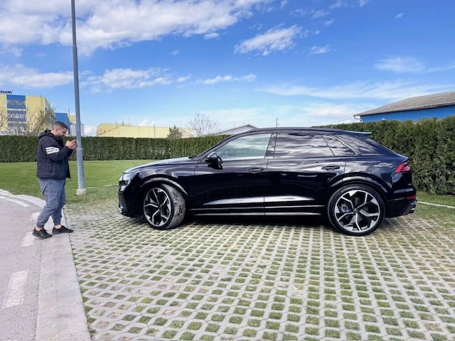 Audi RSQ8