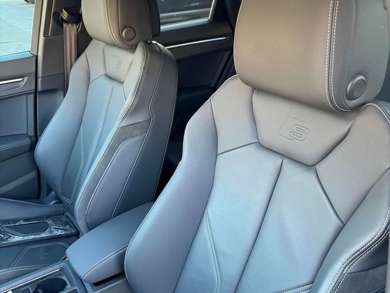 Audi Q3 Progressiv| S-LINE| DISTRONIC| ПОДГРЕВИ| 2 КЛЮЧА, снимка 11 - Автомобили и джипове - 54529134