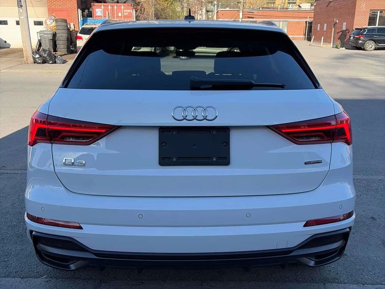 Audi Q3 Progressiv| S-LINE| DISTRONIC| ПОДГРЕВИ| 2 КЛЮЧА, снимка 5 - Автомобили и джипове - 54529134