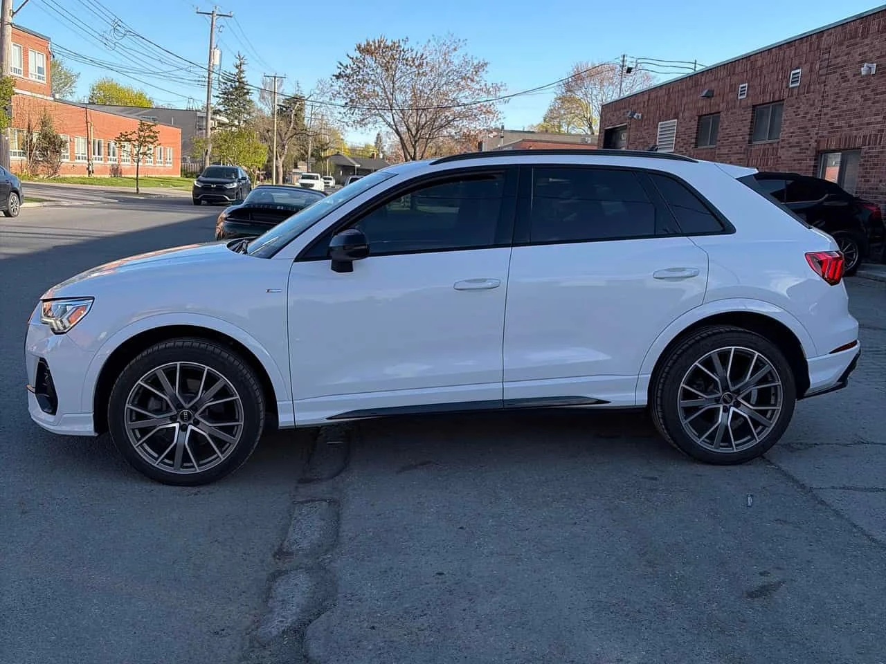 Audi Q3 Progressiv| S-LINE| DISTRONIC| ПОДГРЕВИ| 2 КЛЮЧА, снимка 3 - Автомобили и джипове - 54529134