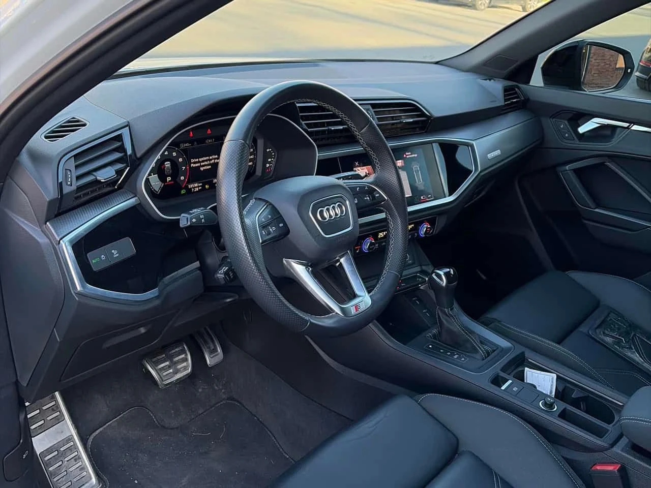 Audi Q3 Progressiv| S-LINE| DISTRONIC| ПОДГРЕВИ| 2 КЛЮЧА, снимка 7 - Автомобили и джипове - 54529134