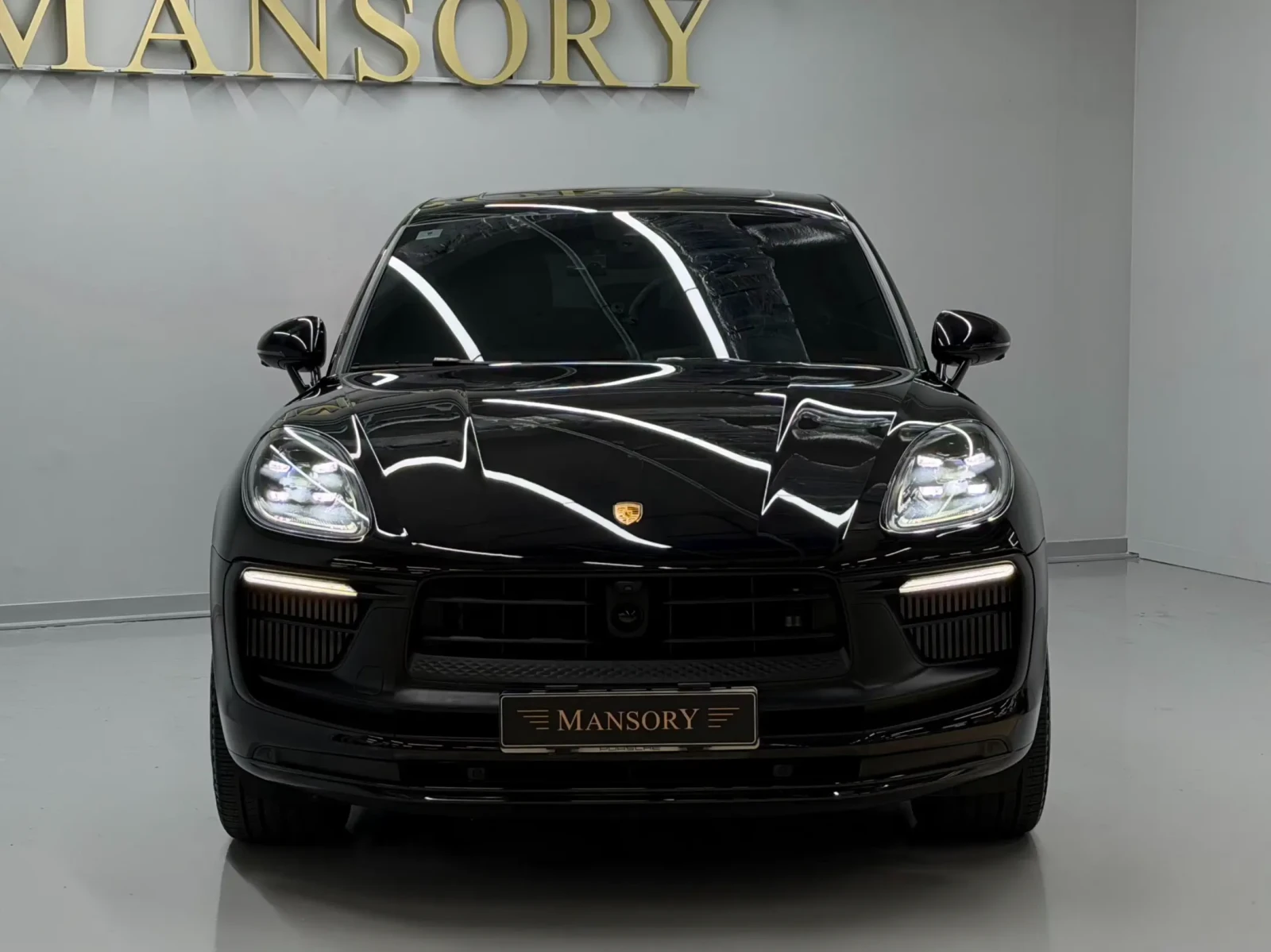 Porsche Macan GTS| JET BLACK| DISTRONIC| ПАНО| ОБДУХ| BOSE| 360, снимка 2 - Автомобили и джипове - 55062060