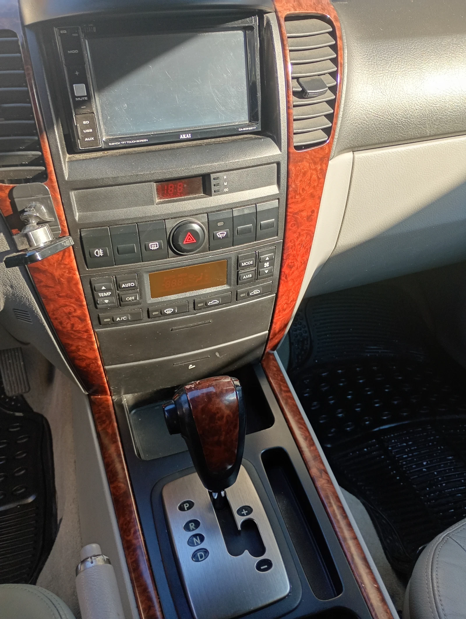 Kia Sorento, снимка 8 - Автомобили и джипове - 55545040