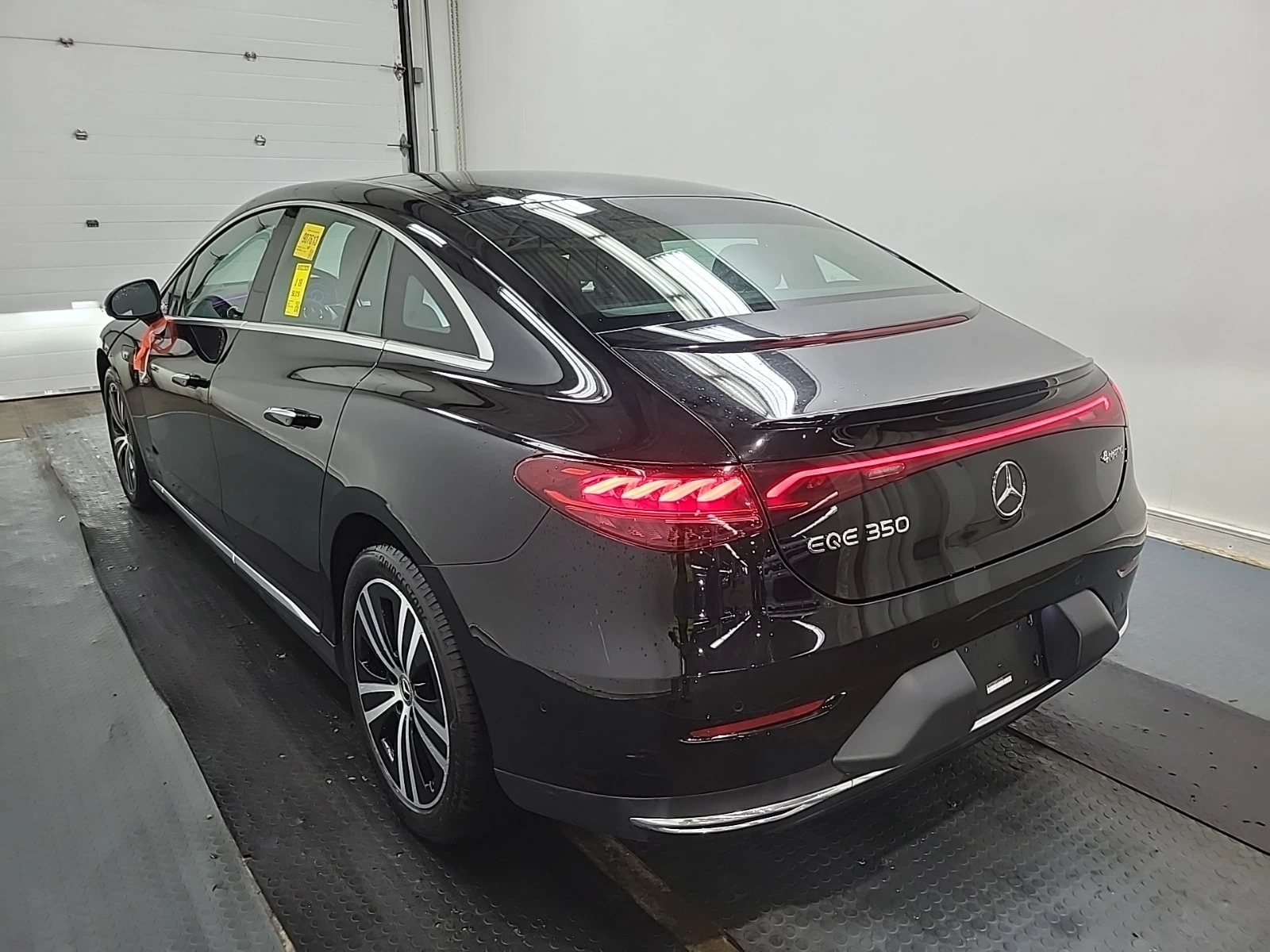 Mercedes-Benz EQE * 350 * АВТОКРЕДИТ БЕЗ ПЪРВОНАЧАЛНА ВНОСКА* , снимка 4 - Автомобили и джипове - 55891641