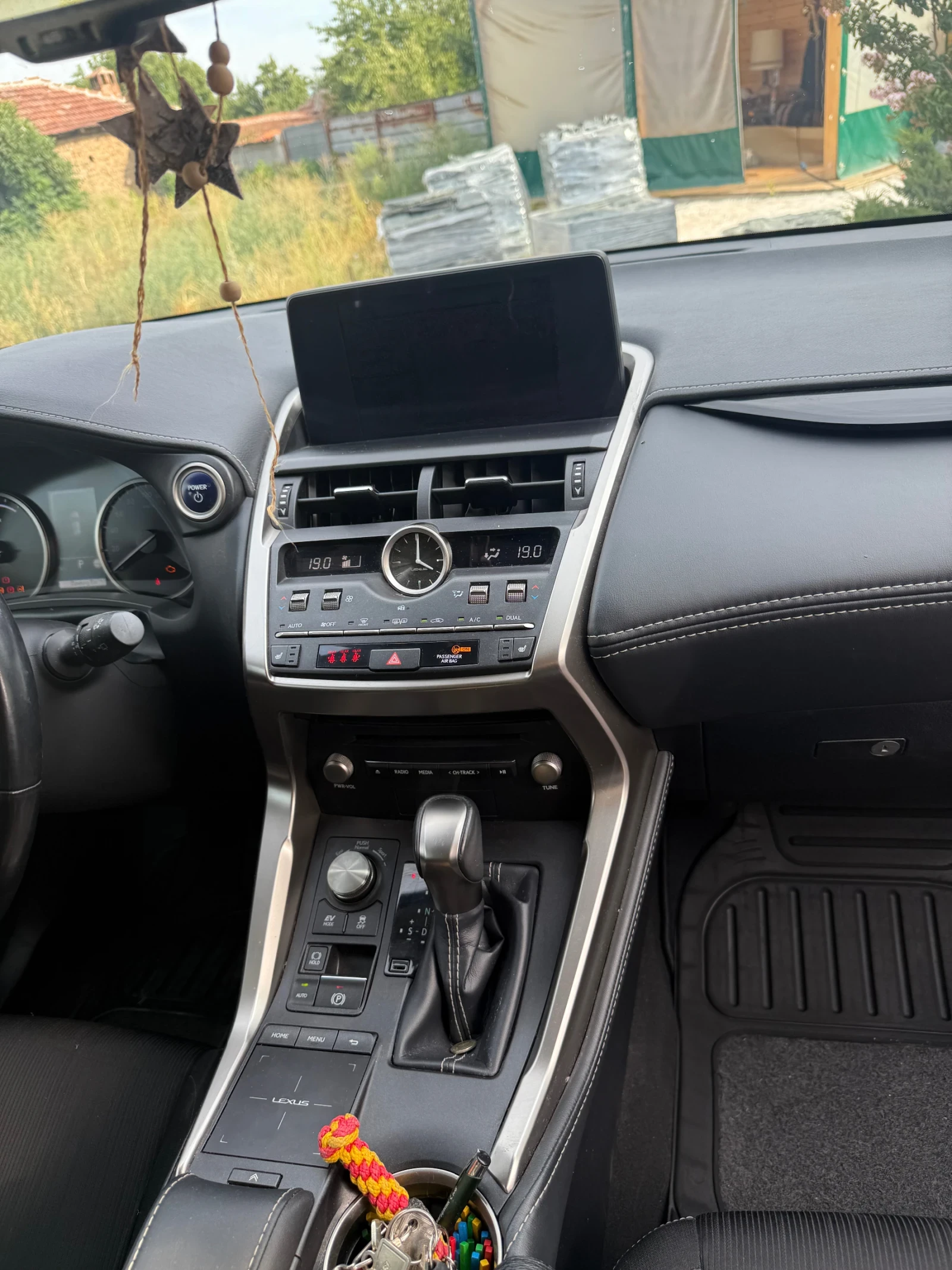 Lexus NX 300h, снимка 8 - Автомобили и джипове - 56633567