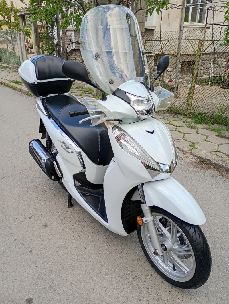Honda Sh 2017 300i ABS, LED, Keyless , снимка 5 - Мотоциклети и мототехника - 49957230
