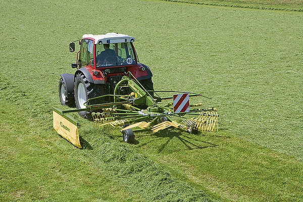 Сенообръщачка Krone Swadro, снимка 2 - Селскостопанска техника - 54637403