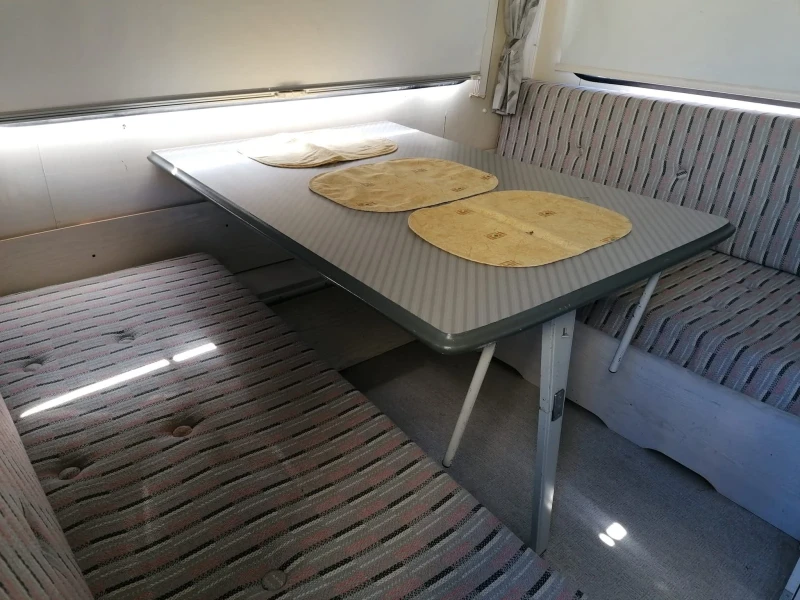 Каравана Shato 460, снимка 10 - Каравани и кемпери - 52669446