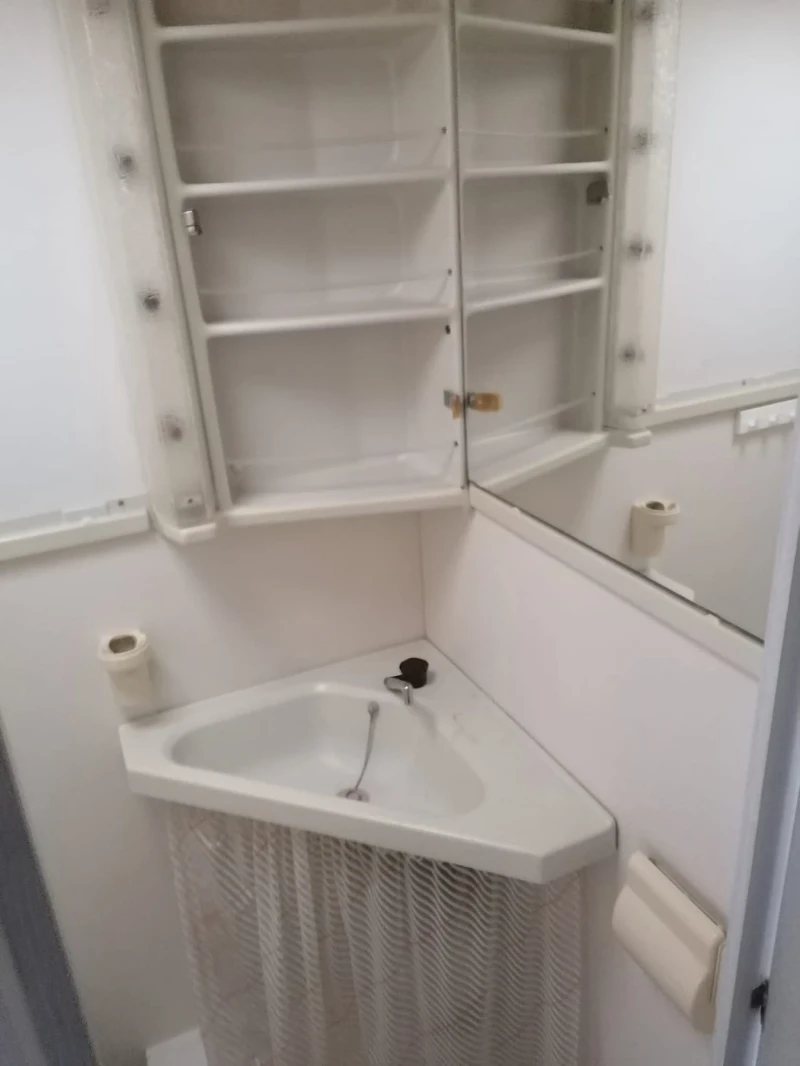 Каравана Shato 460, снимка 8 - Каравани и кемпери - 52669446