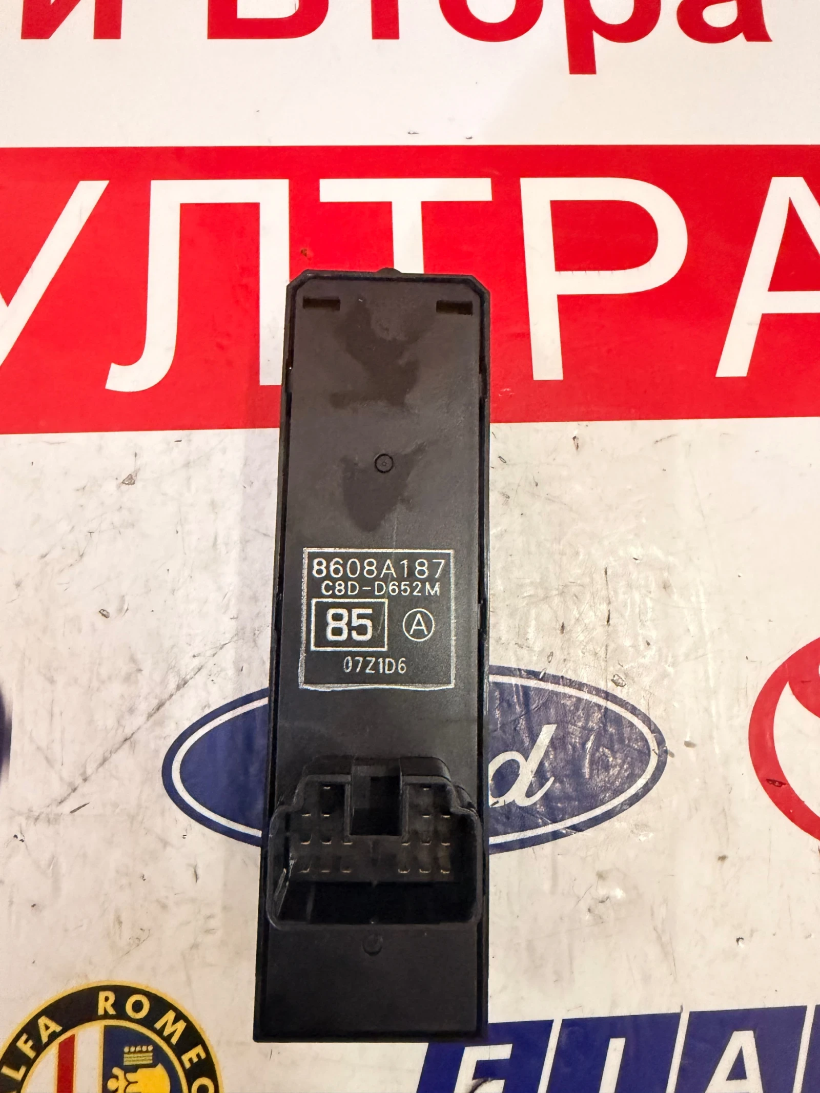 8608A187  Копчета ел.стъкла  Mitsubishi Outlander 2010 C8D-D652M, снимка 2 - Части - 55385815