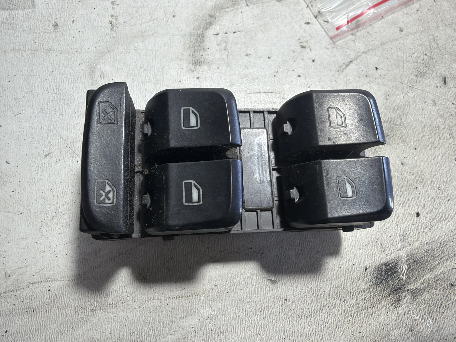 копче ел. стъкла 8K0959851D Audi A4