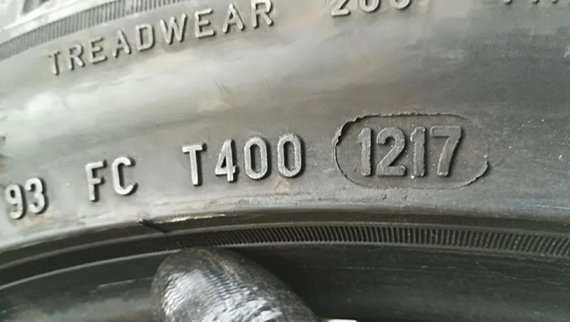 Гуми Летни 235/40R19, снимка 9 - Гуми и джанти - 25326302