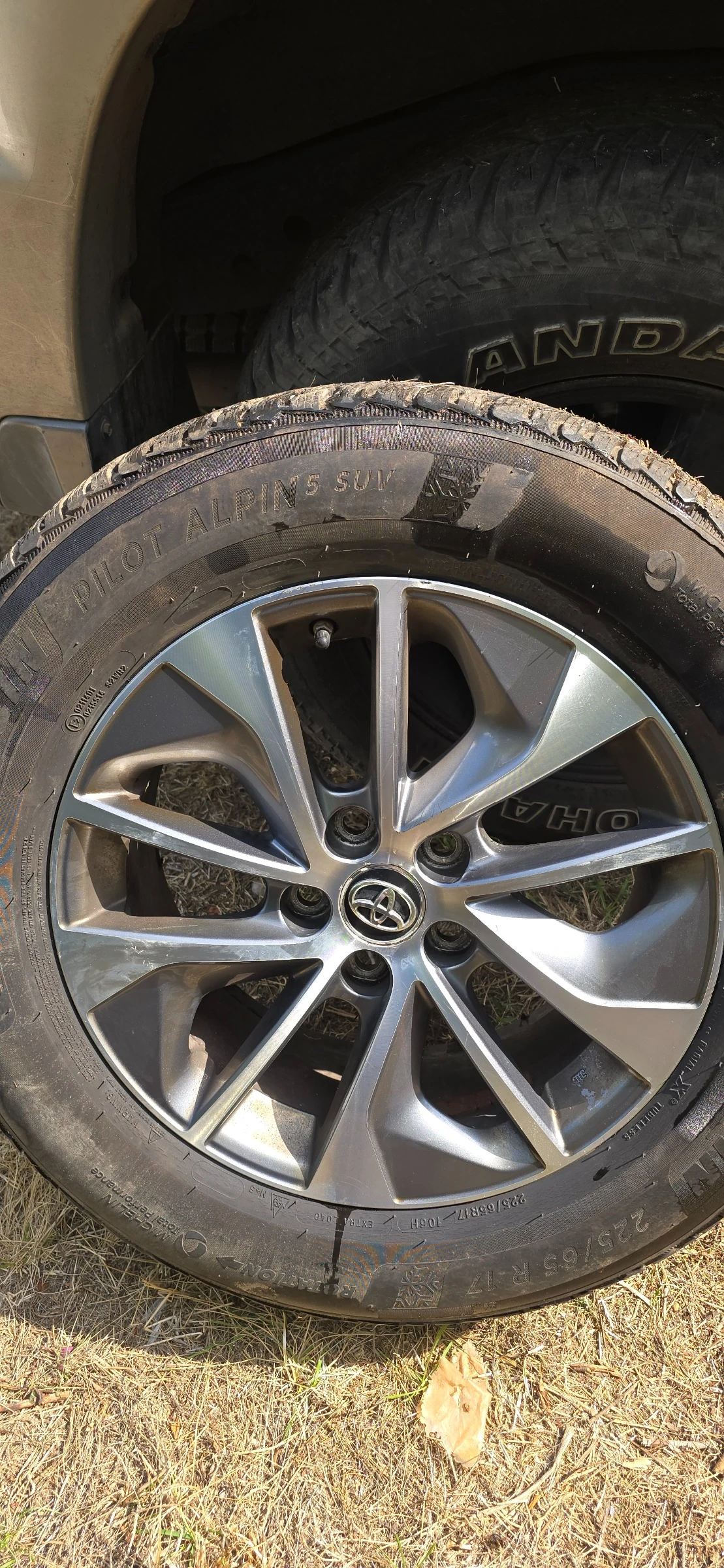 ���� � ������ 225/65R17 �� Toyota Rav4 | Mobile.bg � ����������� 2