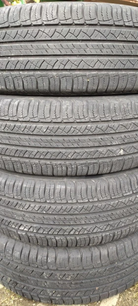 Гуми Всесезонни 225/65R17, снимка 1 - Гуми и джанти - 42992941