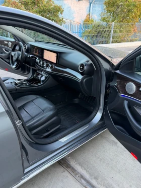 Mercedes-Benz E 220 AMG Line, снимка 10