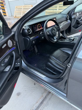 Mercedes-Benz E 220 AMG Line, снимка 9
