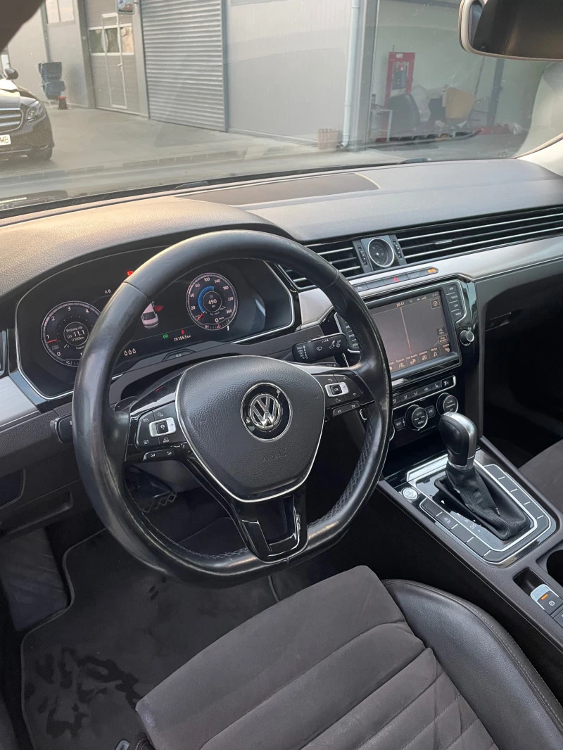 VW Passat  B8* High Line* Digital* Камера* Кожа, снимка 9 - Автомобили и джипове - 47687375