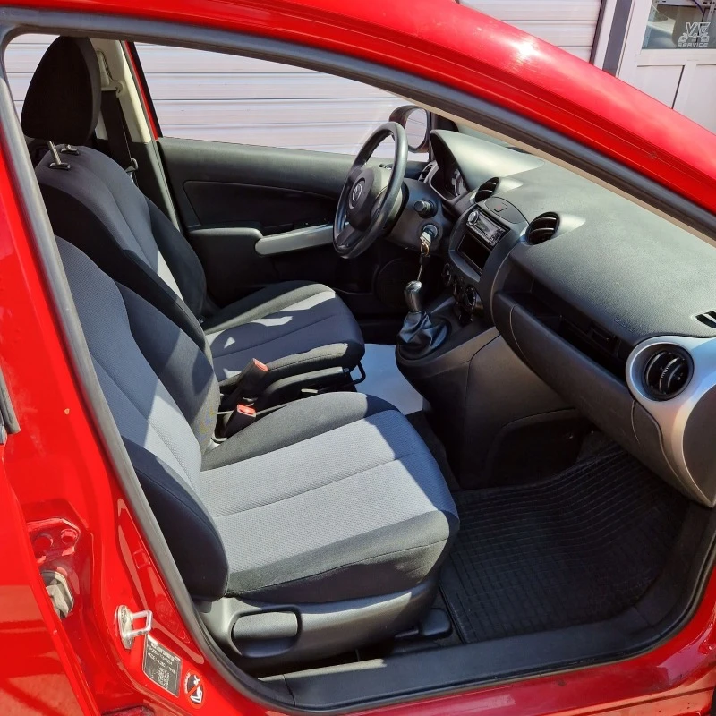 Mazda 2 1.3i 75к.с, снимка 11 - Автомобили и джипове - 46789918