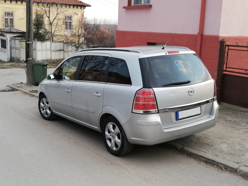 Opel Zafira, снимка 4 - Автомобили и джипове - 47881373