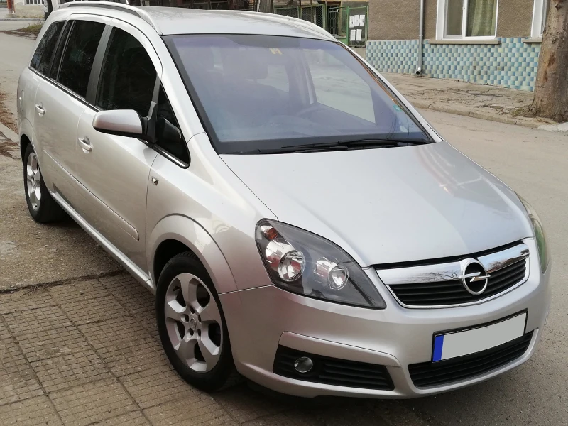 Opel Zafira, снимка 1 - Автомобили и джипове - 47881373