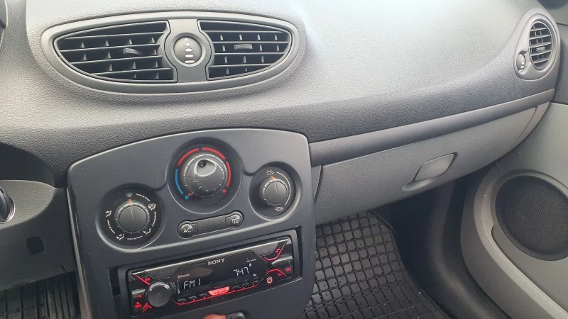 Renault Clio 3, снимка 5 - Автомобили и джипове - 52427180