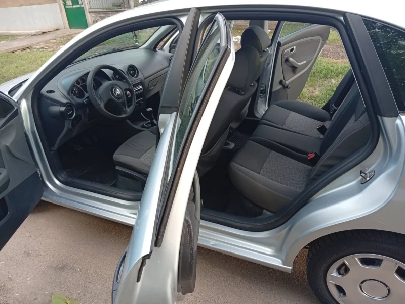 Seat Ibiza 1.2 i feislift , снимка 12 - Автомобили и джипове - 52030360