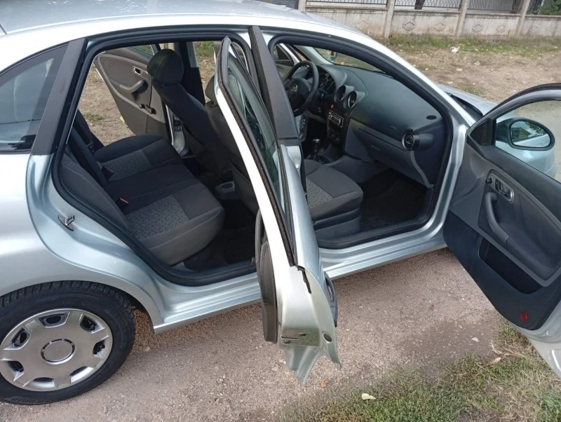 Seat Ibiza 1.2 i feislift , снимка 14 - Автомобили и джипове - 52030360