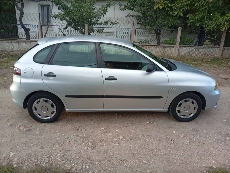 Seat Ibiza 1.2 i feislift , снимка 4 - Автомобили и джипове - 52030360
