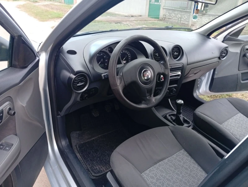 Seat Ibiza 1.2 i feislift , снимка 9 - Автомобили и джипове - 52030360