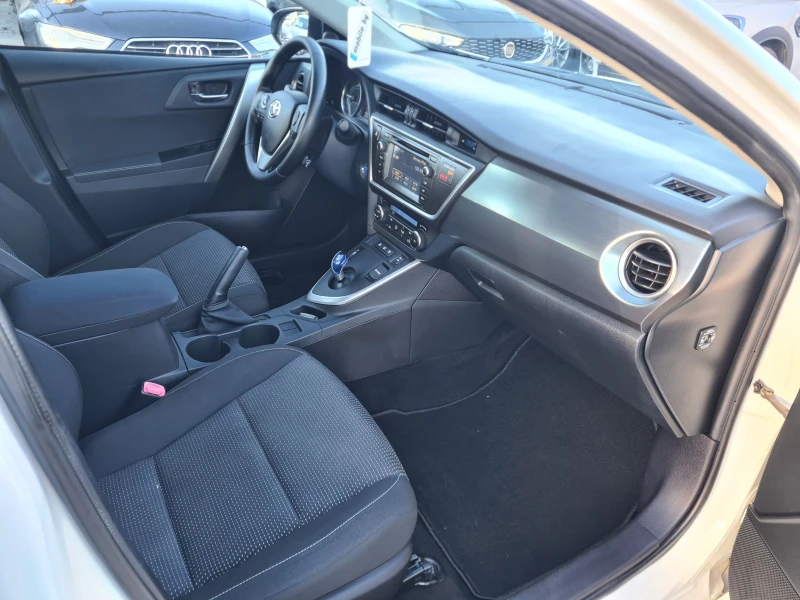 Toyota Auris 1.8HYBRID-ЛИЗИНГ, снимка 14 - Автомобили и джипове - 52453839