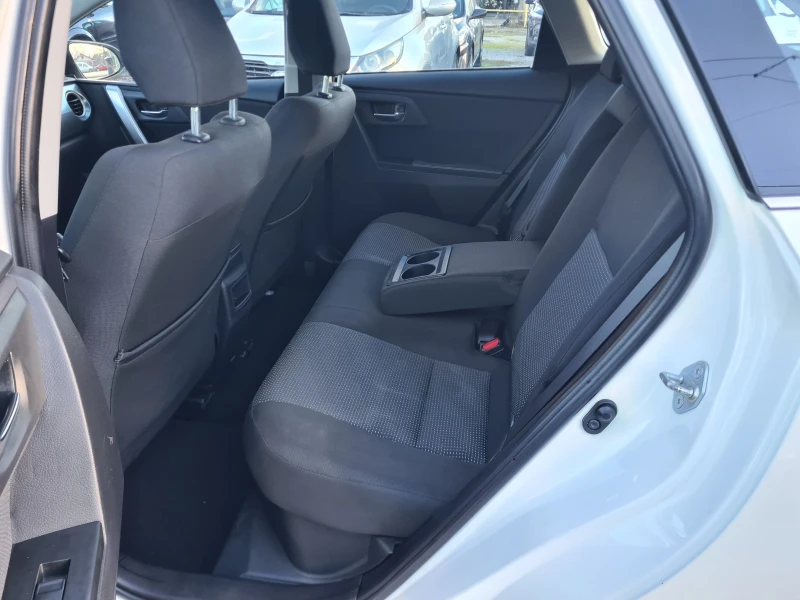 Toyota Auris 1.8HYBRID-ЛИЗИНГ, снимка 11 - Автомобили и джипове - 52453839